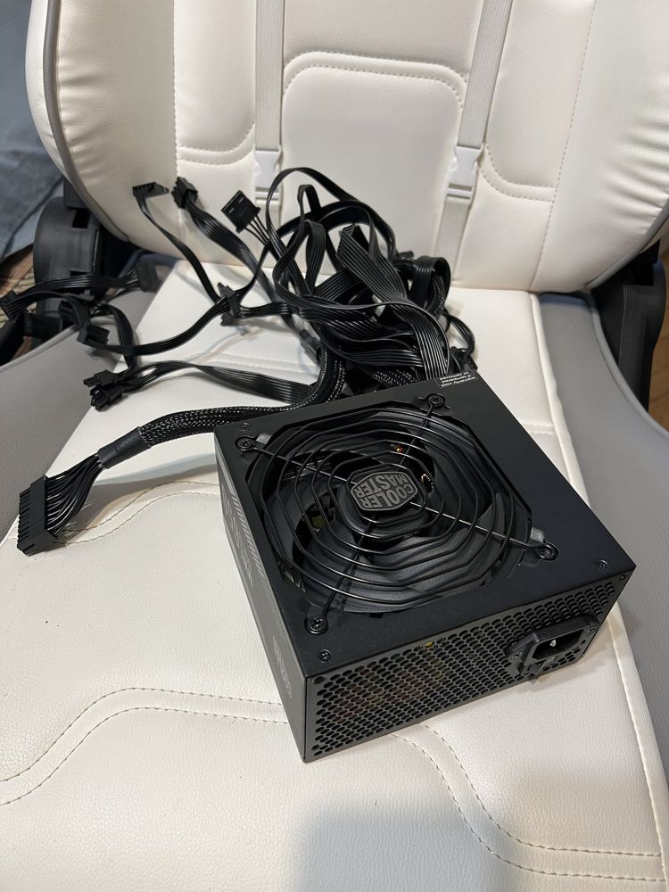 Продам Блок Питания Cooler Master 650v