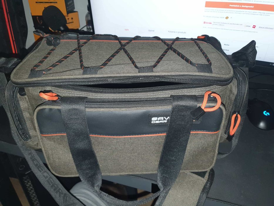 Torba SAVAGE GEAR Carryall M 18L + Pudełka 4 szt. SAVAGE GEAR 6D