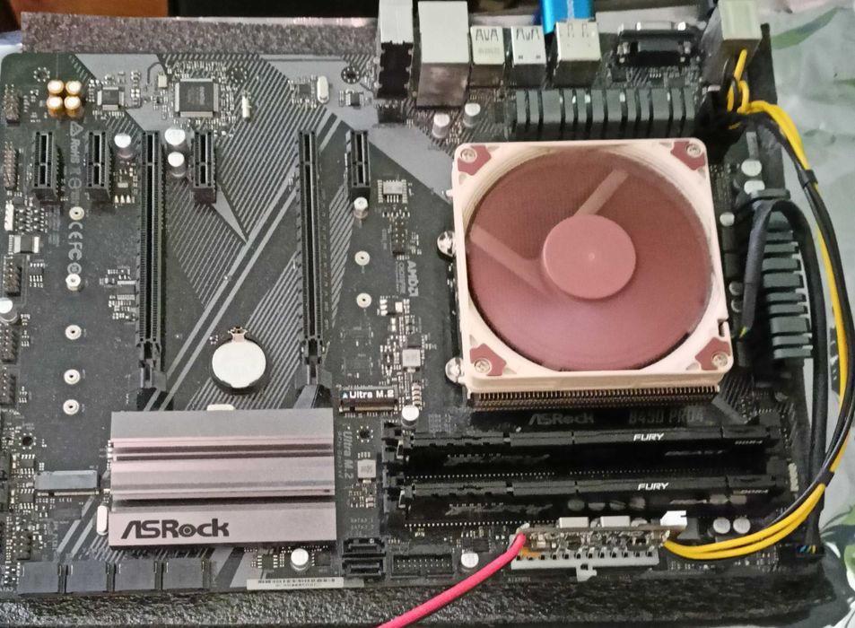 ASRock B450 Pro4 R2.0 + Ryzen5 2400G + DDR4 16GB + Noctua NH-L9a-AM4