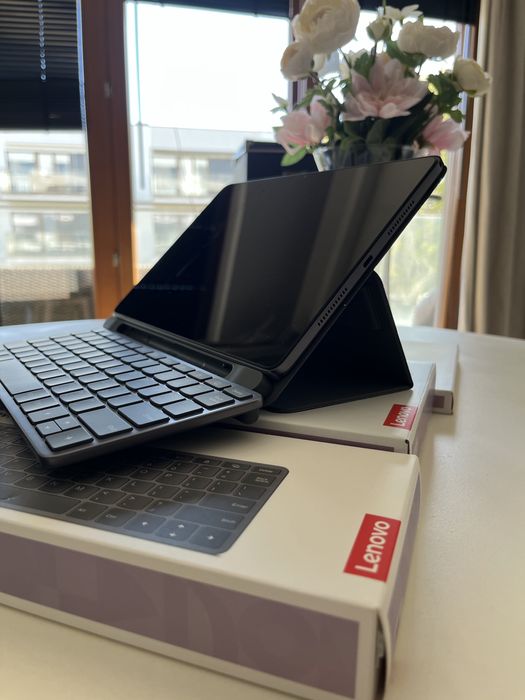 Tablet LENOVO M11 + case + klawiatura