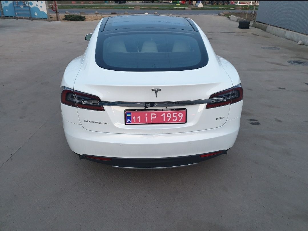 Tesla Model S 85D 4WD 2015 Белая! Новая!