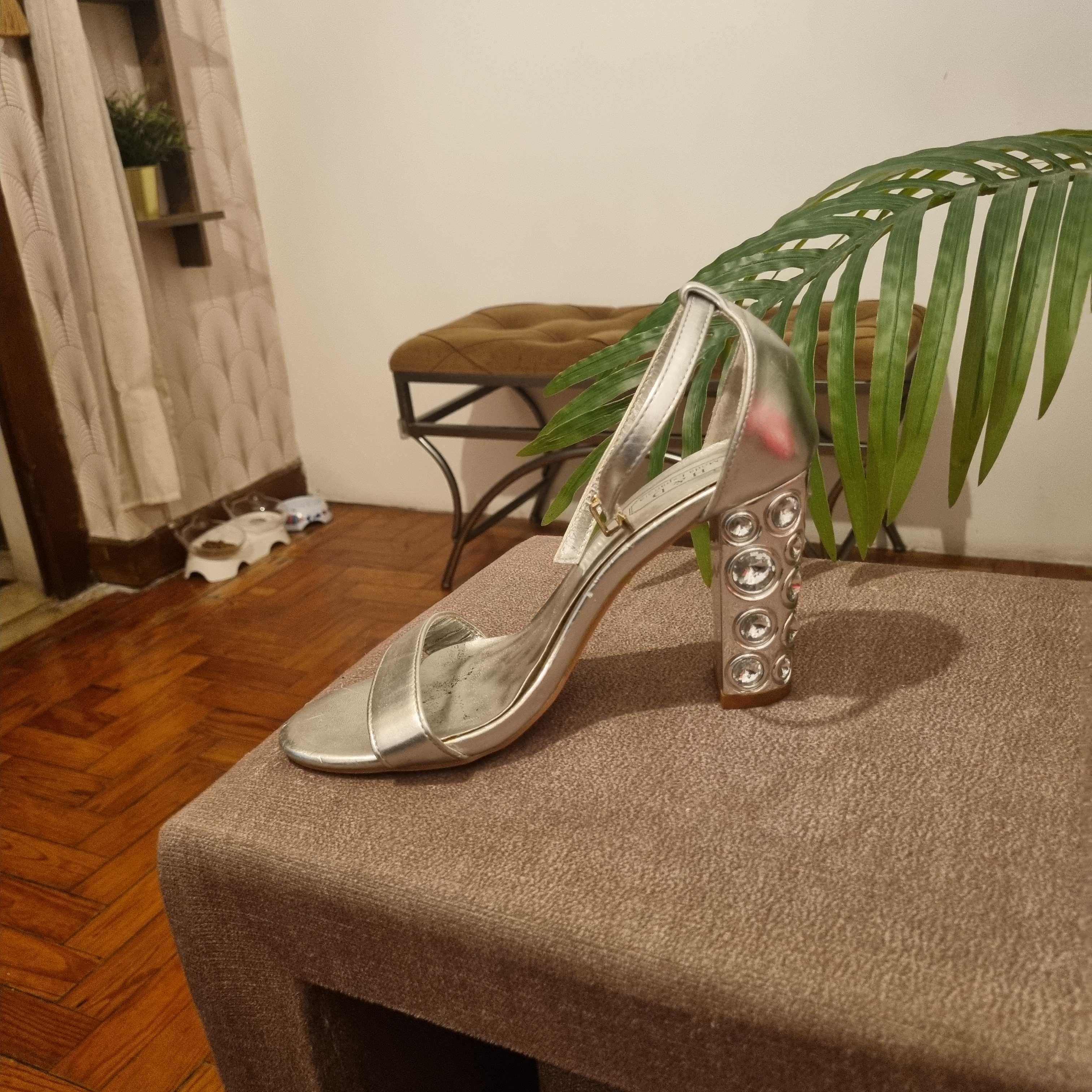 Sapatos variados