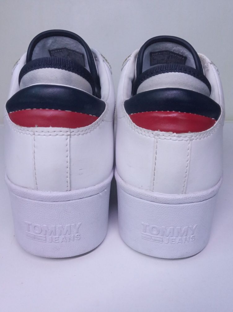 Tommy Hilfiger 41р шкіряні кросівки