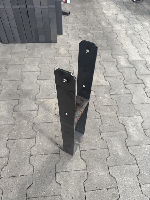 Podstawa słupa (stopa) ocynkowana.