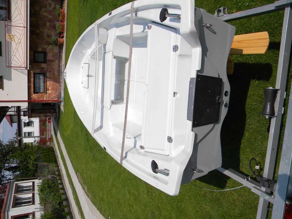 łódka wędkarska dł. 390 cm z silnikiem i przyczepą podłodziową