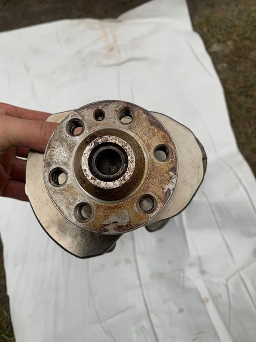 Колінавал wv touran 2.0BKD