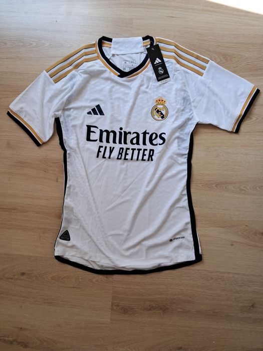 Nowa koszulka Realu Madryt w okazyjnej cenie | rozmiar M