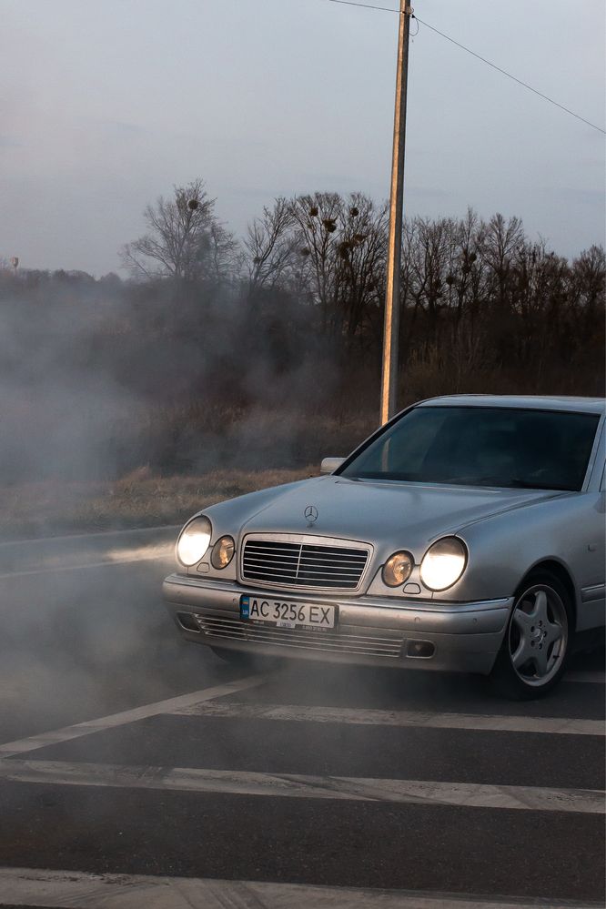 Mercedes-Benz E430 w210