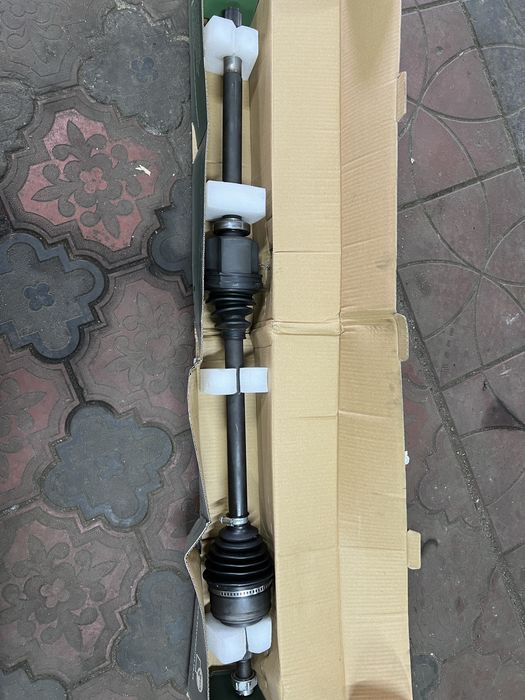 Права піввісь на рено мастер 2.3