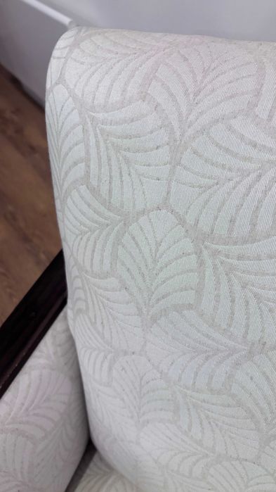 Cadeirão / poltrona antigo em tecido para quarto ou sala