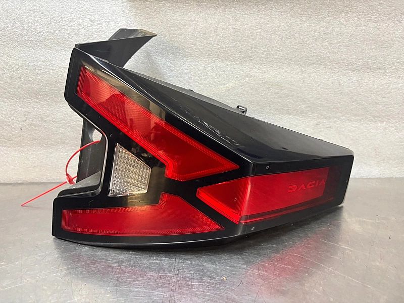 Lampa Prawy Tyl Tylna Dacia Duster Iii 3 R Europa
