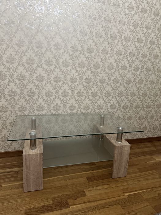 Столик склляний журнальний