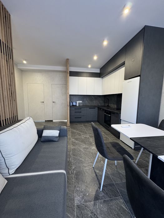 Сучасний котедж 70 м2 з власним подвірʼям та паркомісцем!