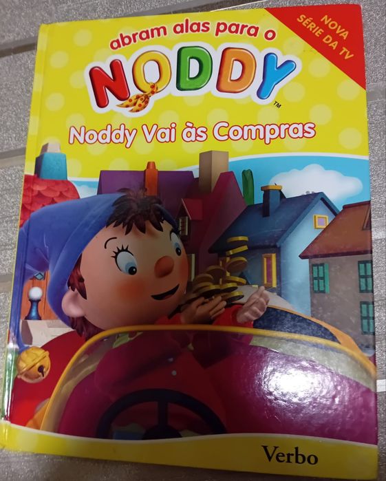 Diversos livros infanto-juvenis