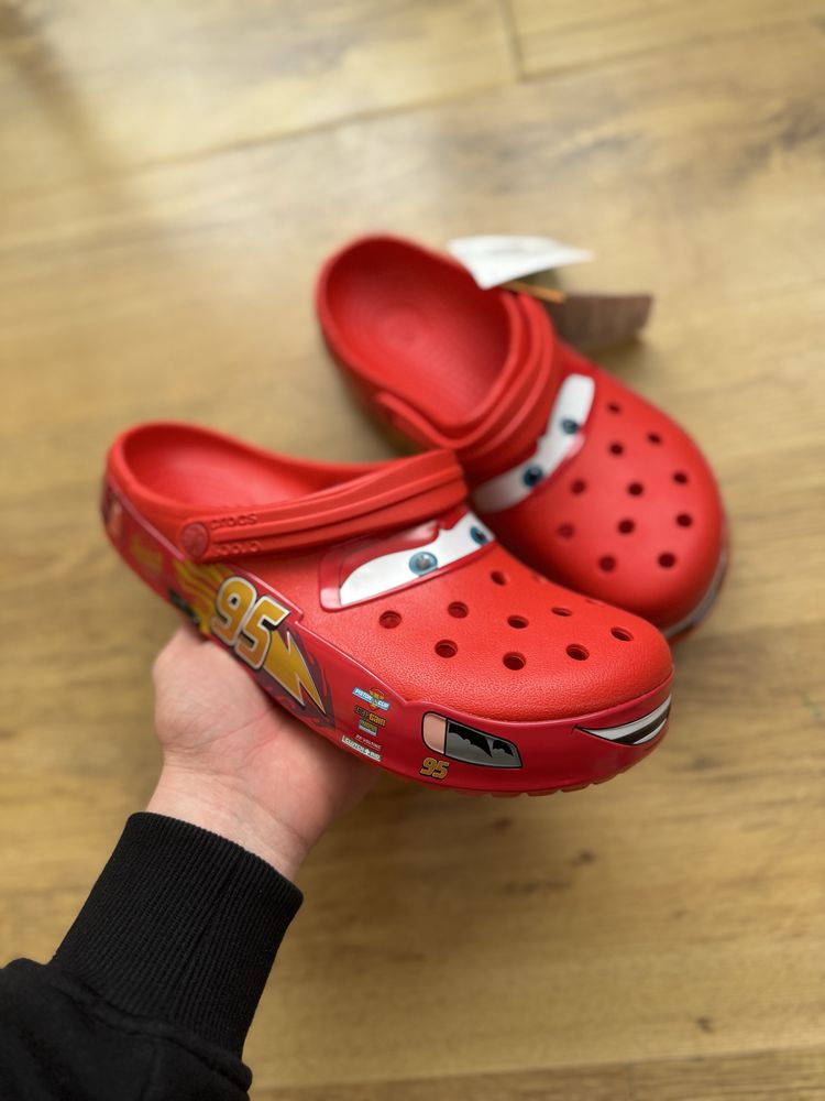 Crocs x Молния Маквин шлепки
