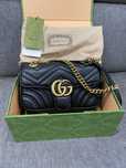 Torebka damska listonoszka Gucci Marmont Mini 22 cm czarna skóra