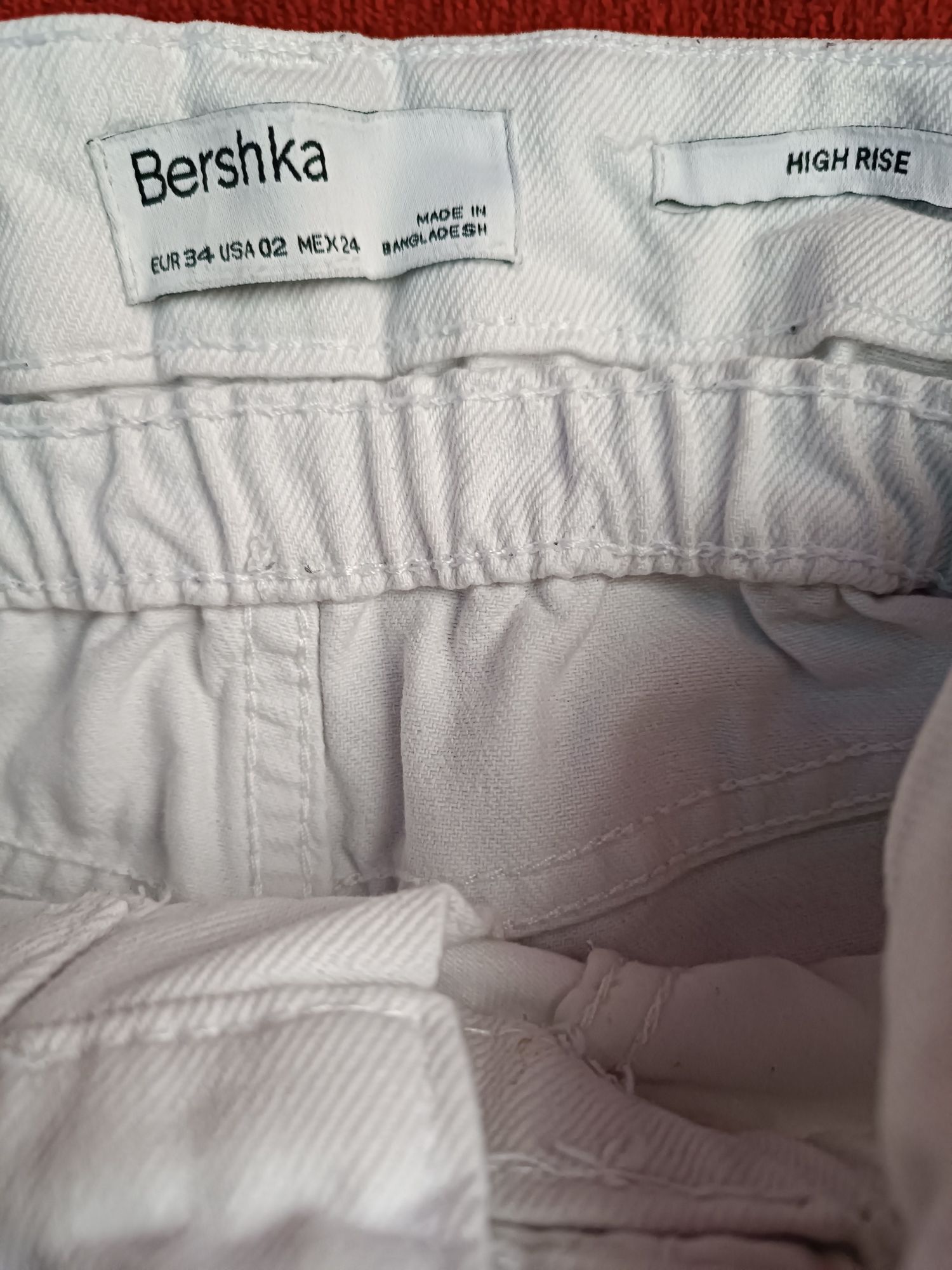 Krótkie spodenki Bershka 34