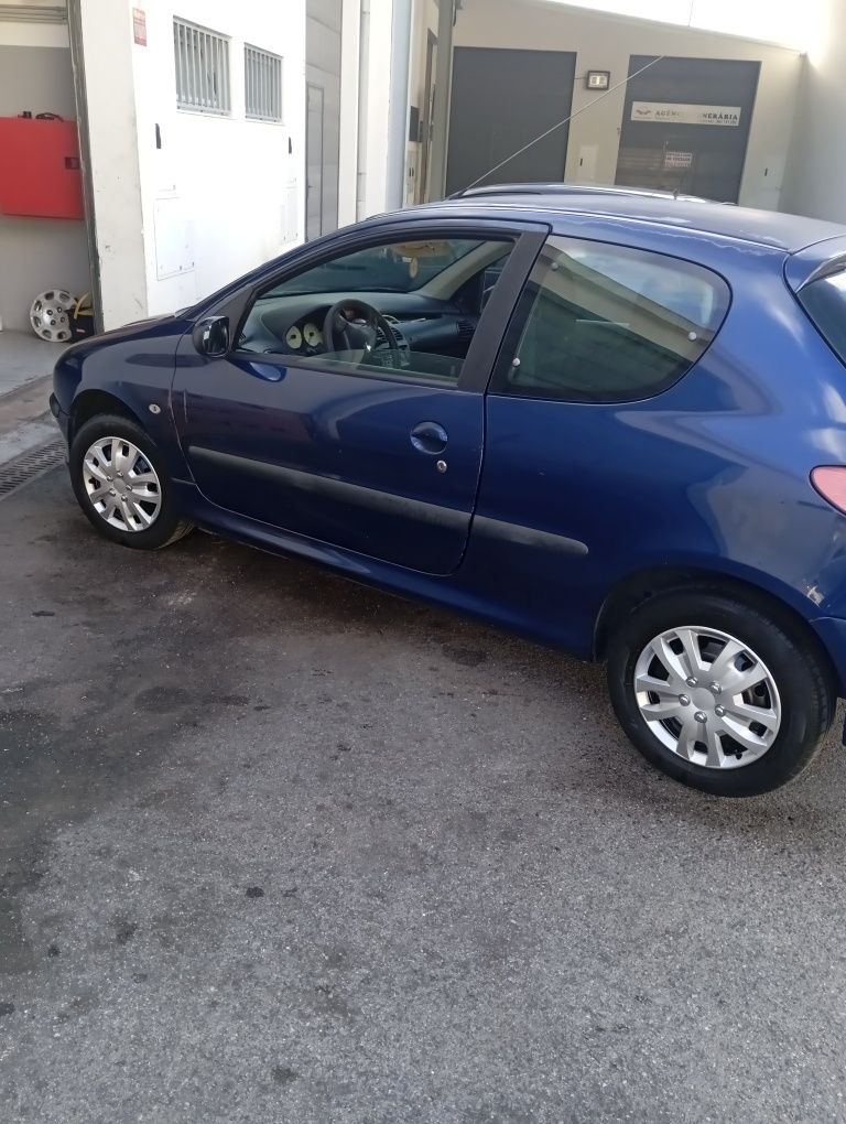 Peugeot 206 3 portas 5 lugares