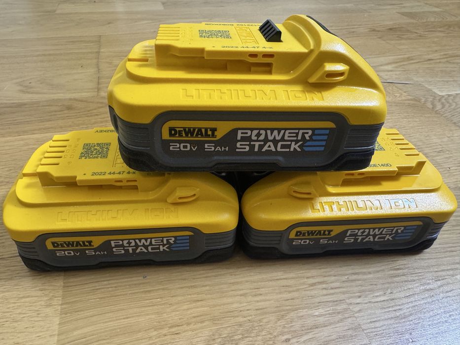 Акумулятор батарея dewalt powerstack dcbp520