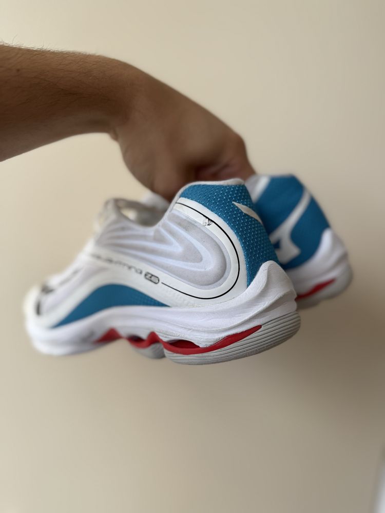 Кросівки Mizuno Wave LIGHTNING Z6