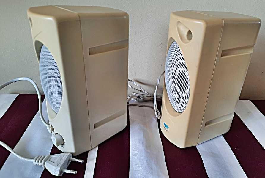 Głośniki do retro komputera Model Tsunami 693