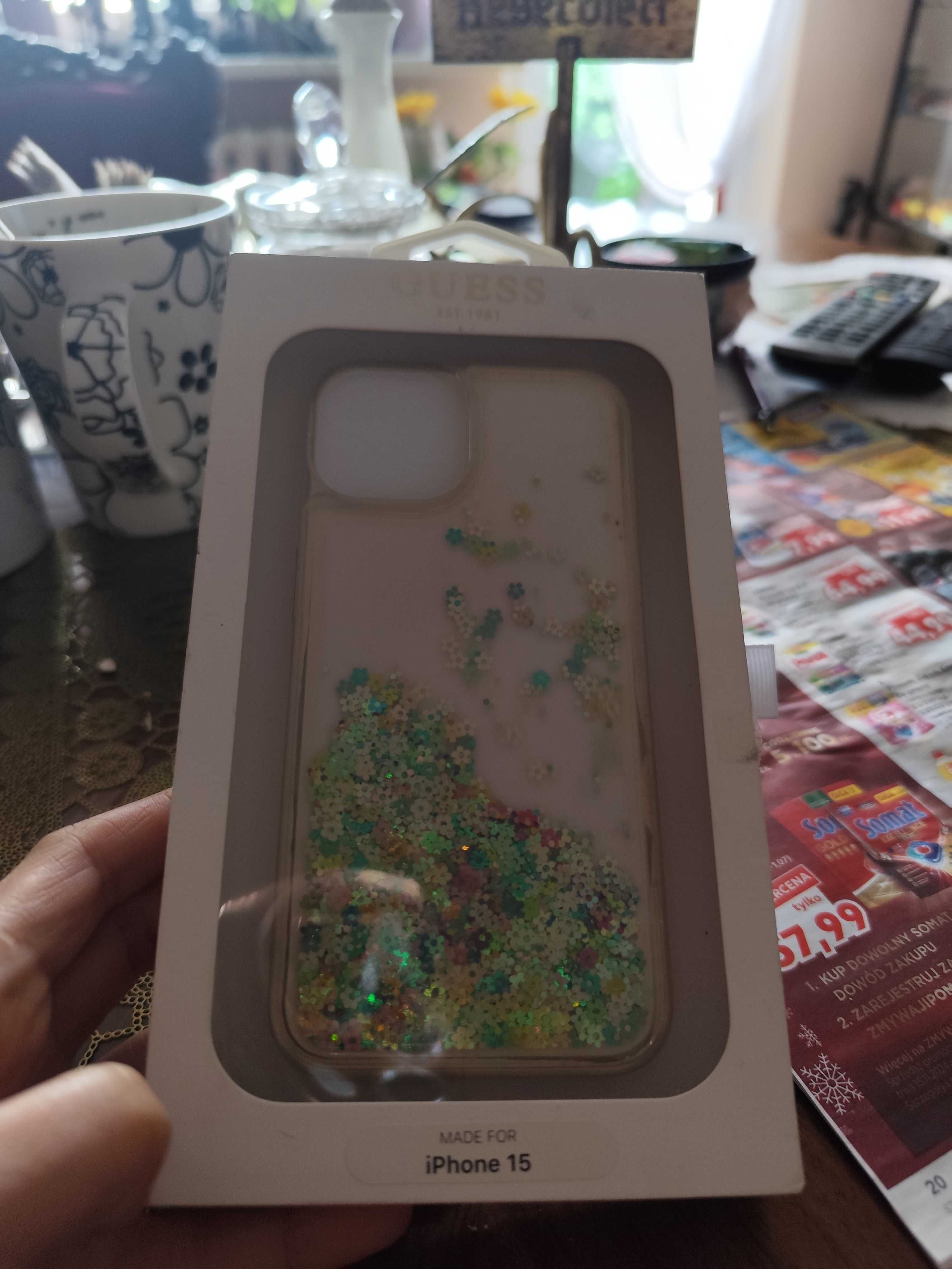 iPhone 15 obudowa , pokrowiec kwiaty guess etui
