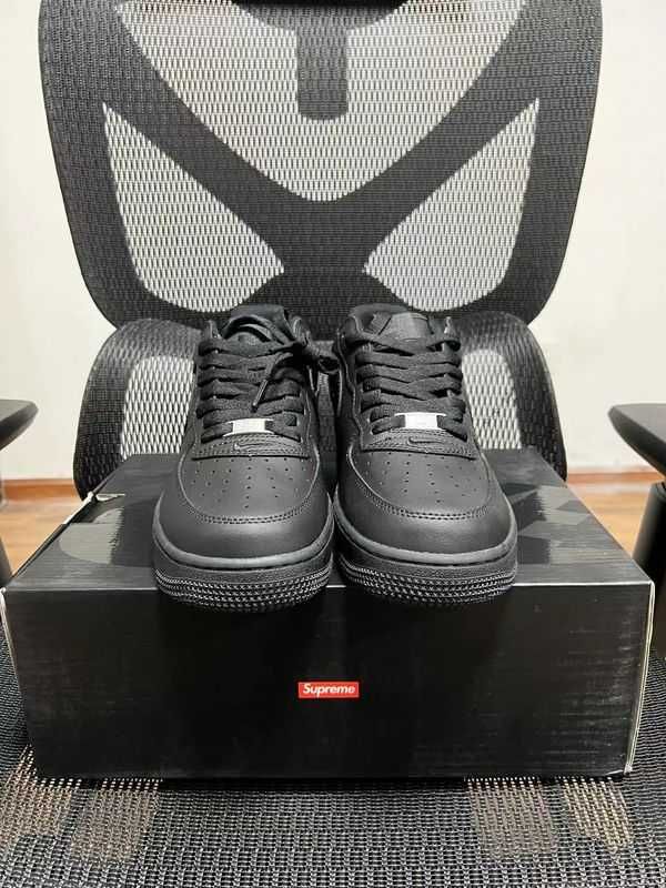 Spot/Polska lokalny -- Nike Air Force 1 Low Supreme Black R. 40