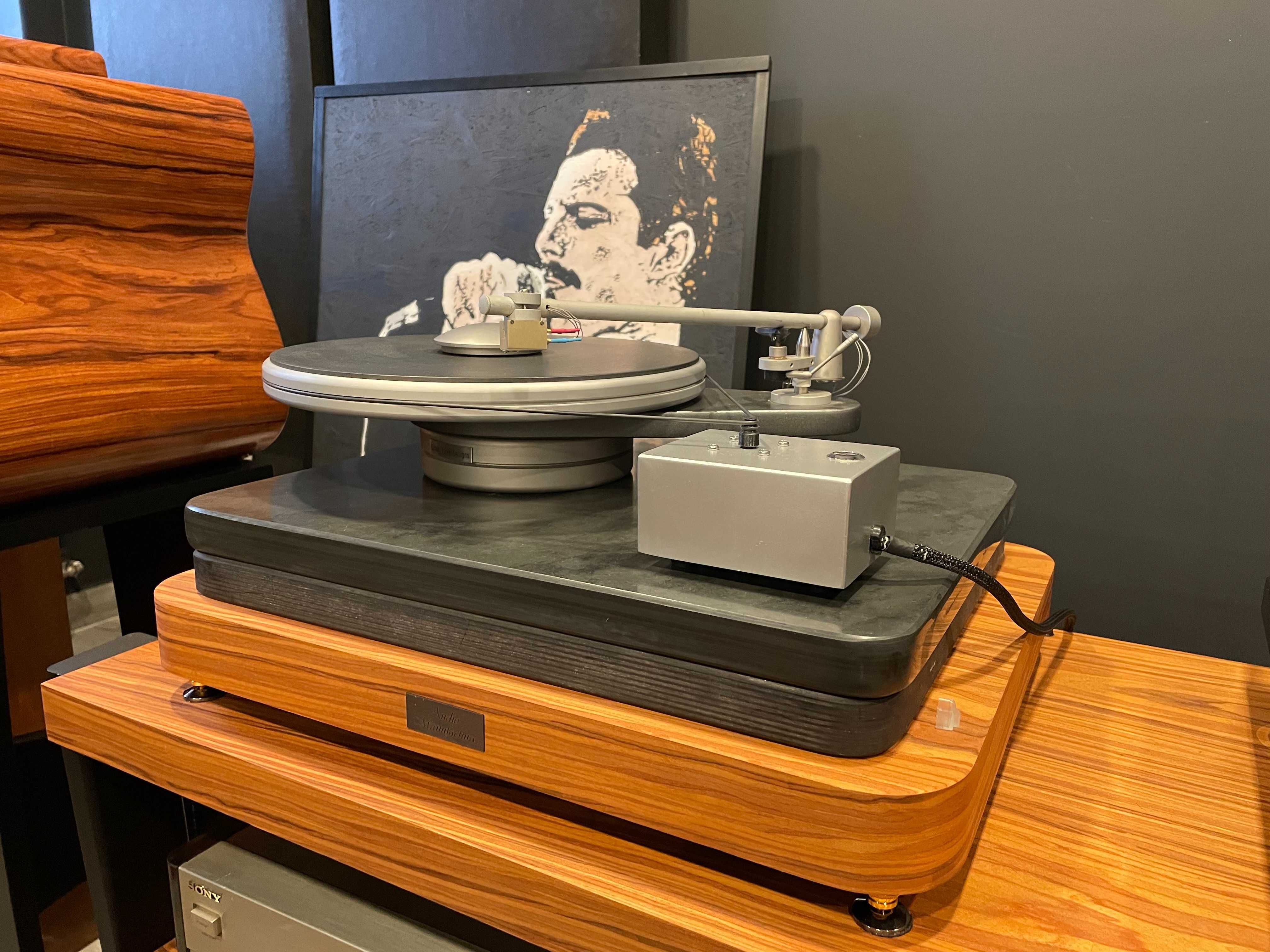 Gramofon Simon Yorke Designs S9