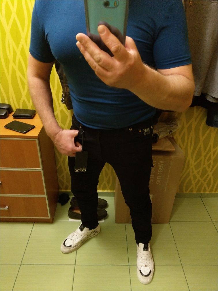Wyprzedaż spodnie męskie Versace Jeans Couture.