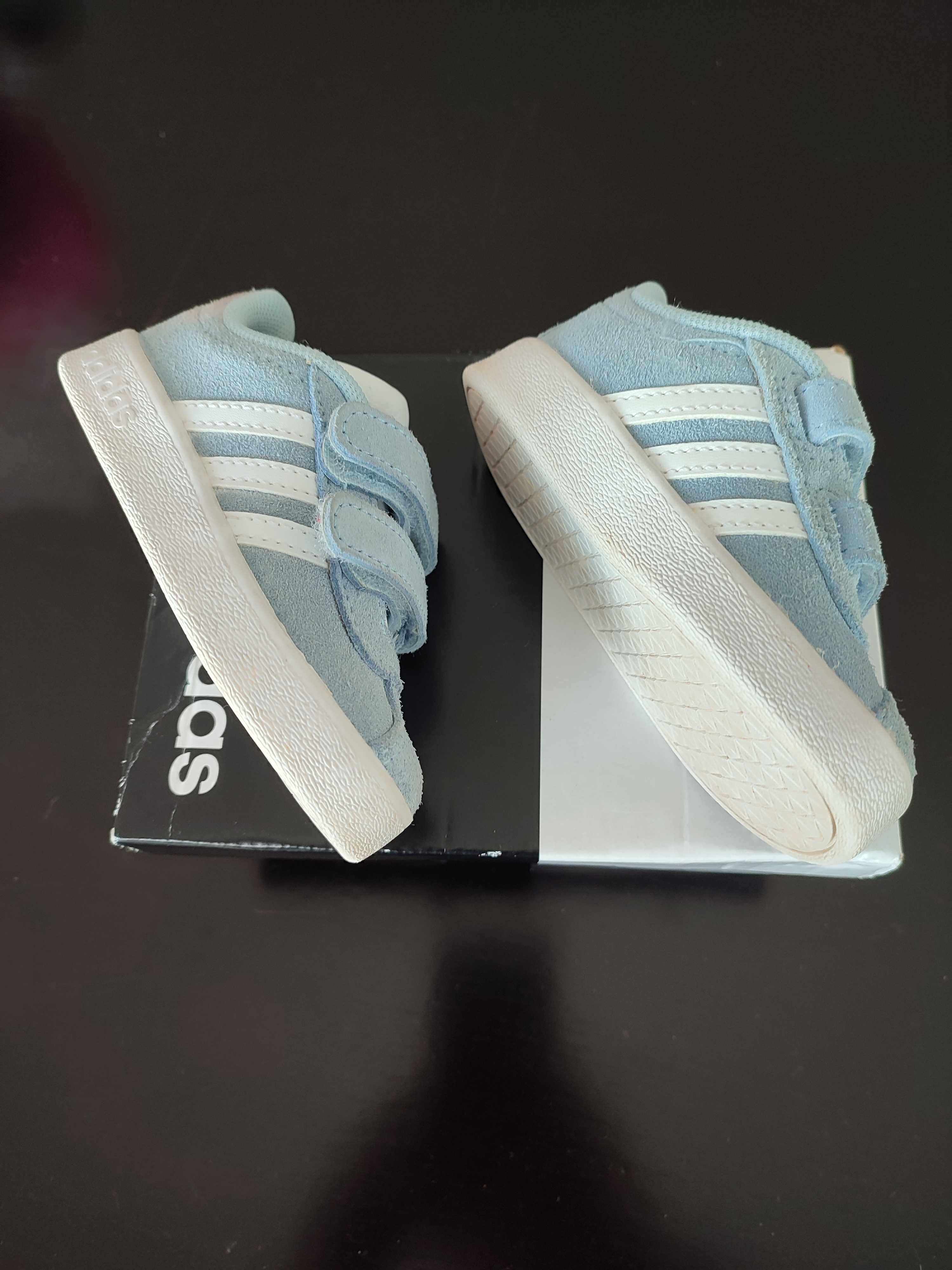 Ténis Adidas Originais (tamanho 20)