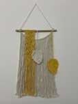 Macrame amarelo e branco sujo