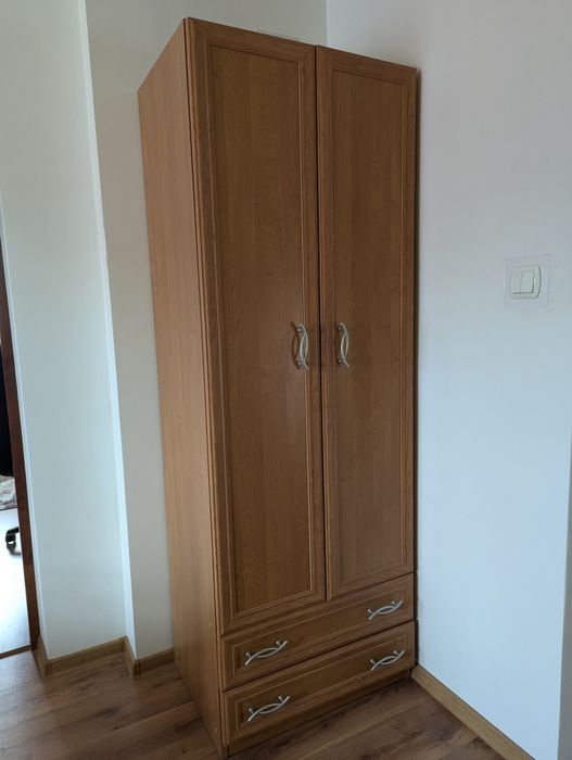 Meblościanka z biurkiem i szafą