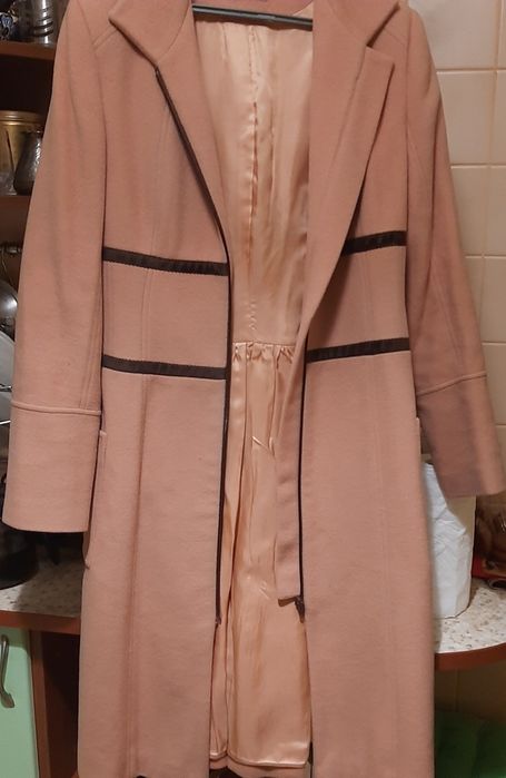 Пальто для стрункої дівчини