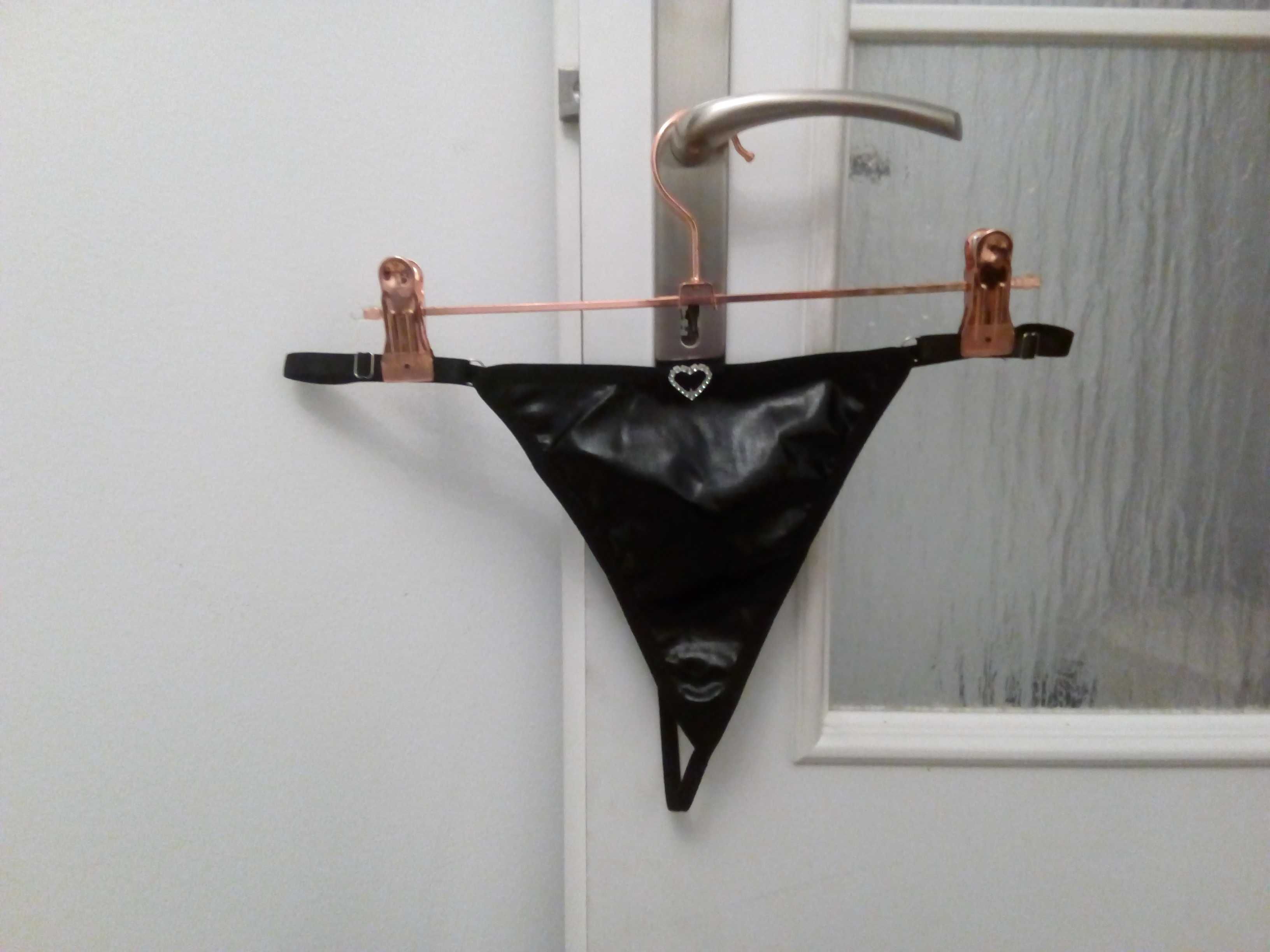 Lateksowe stringi,XL