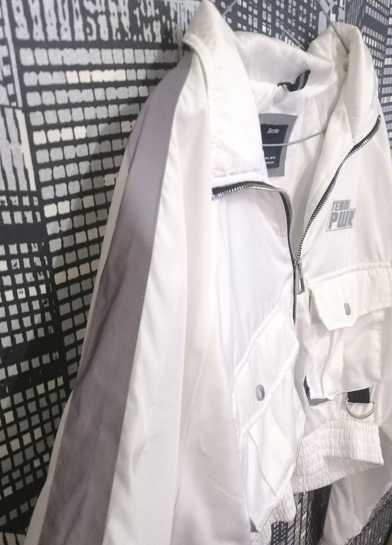 Біла куртка вітровка рефлективна світловідбиваюча