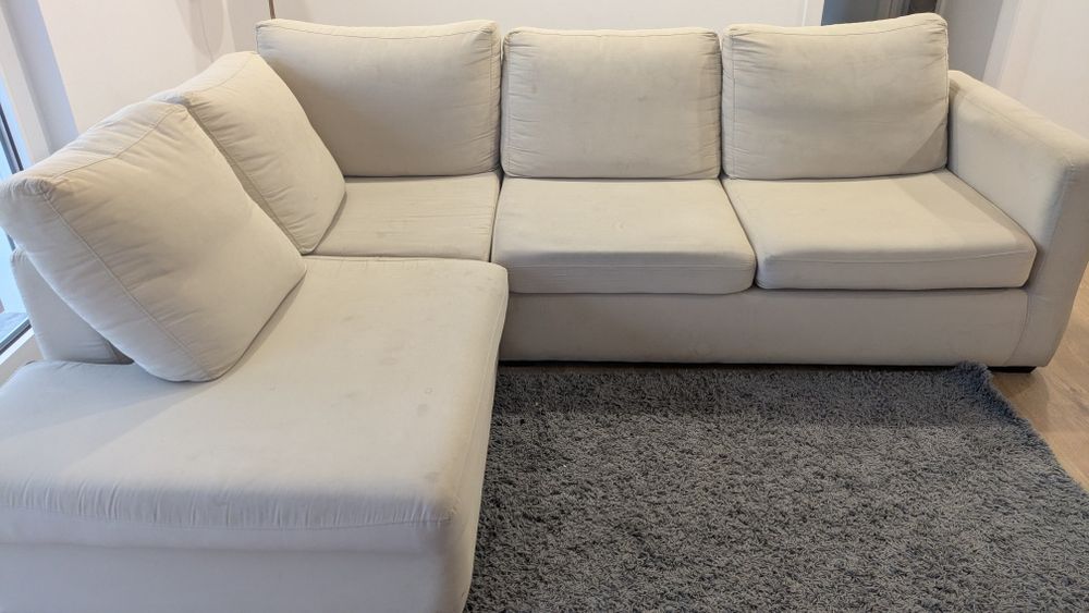 Sofá com chaise longe