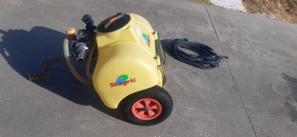 Motocultivador Bertolini Lombardini pulverizador