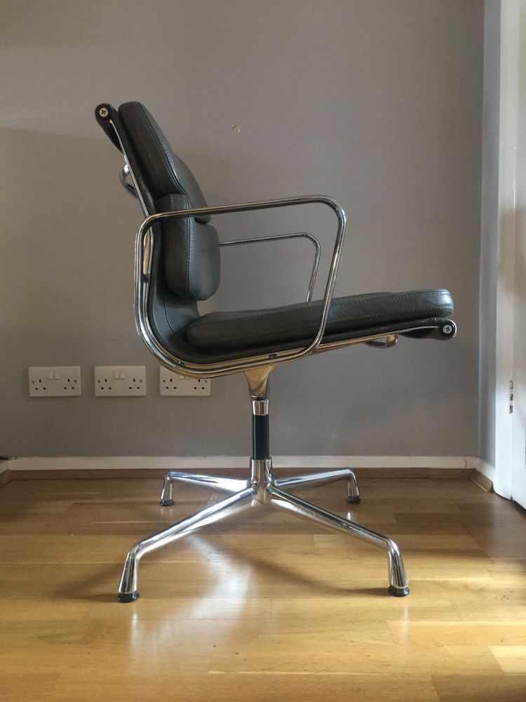 Eames EA 208 Soft Pad Vitra
