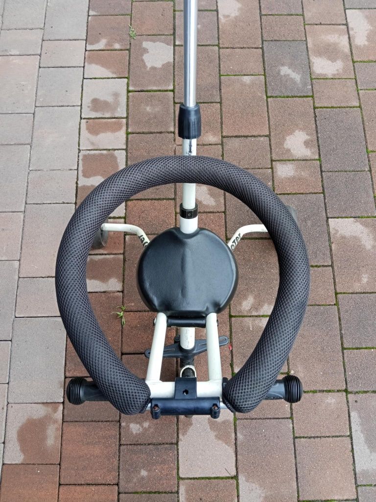 Wózek pchacz trójkołowy scooter