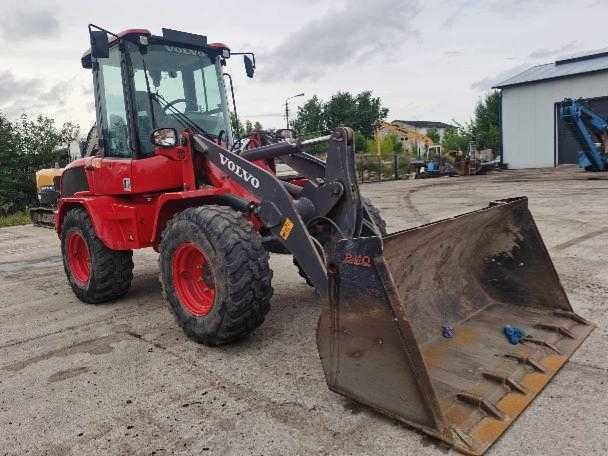 Wynajem usługi Minikoparka  wypożyczalnia budowa dróg roboty ziemne