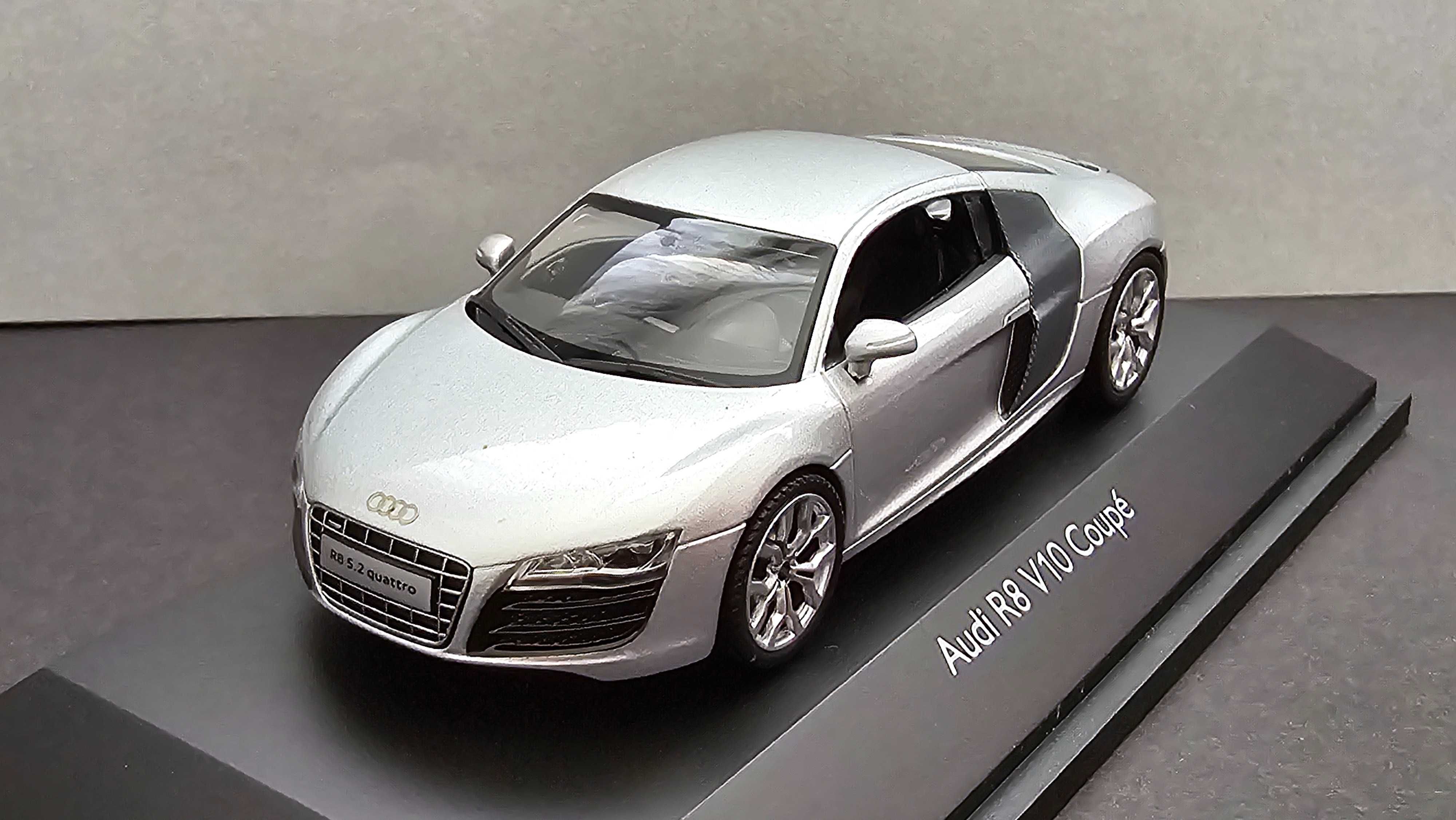 1:43 Schuco Audi R8 V10