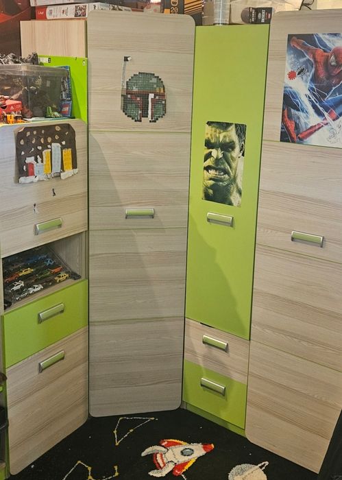 Zestaw mebli z biurkiem do pokoju dziecięcego