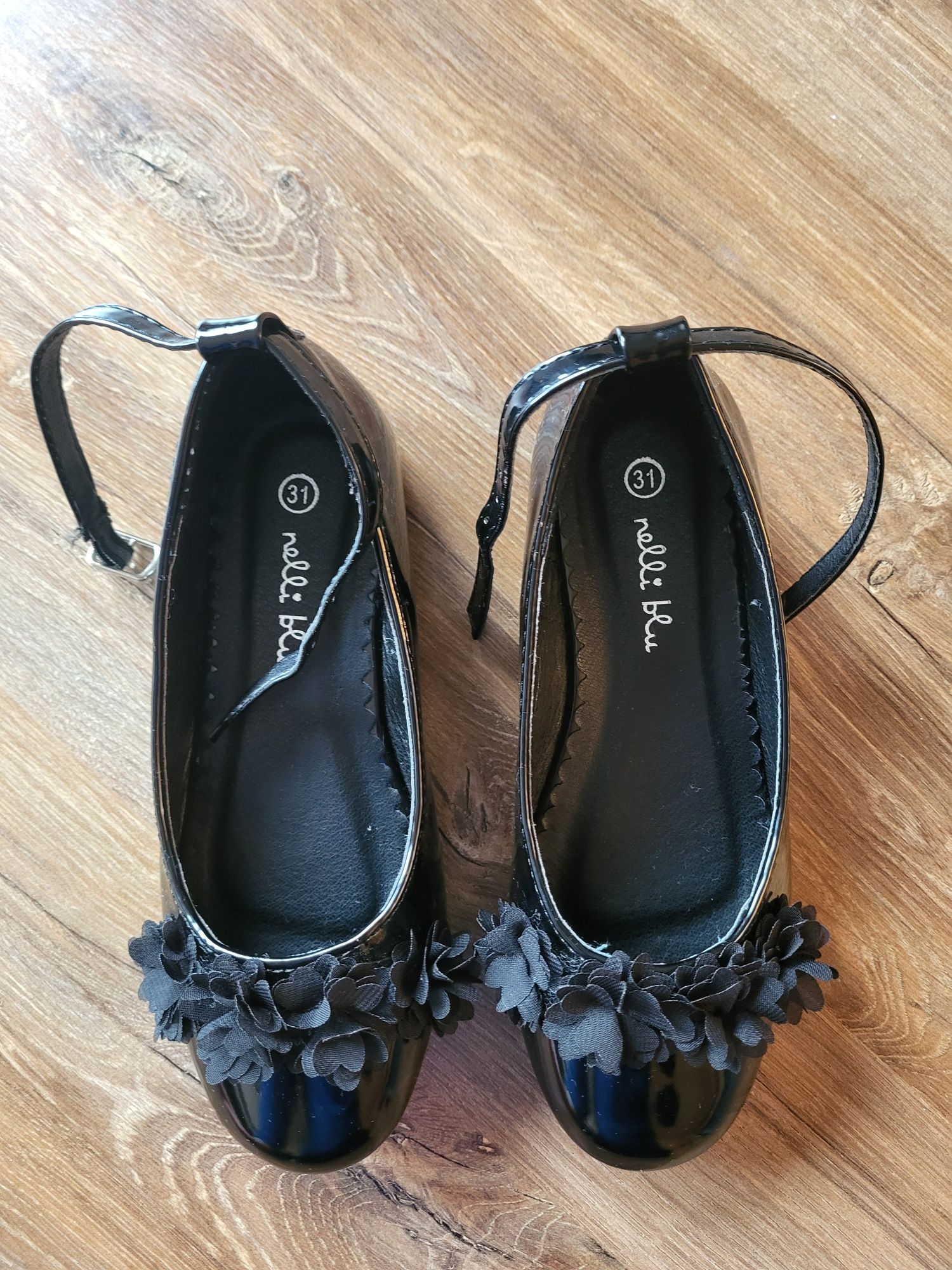 Buty - pantofelki dla dziewczynki 31r.