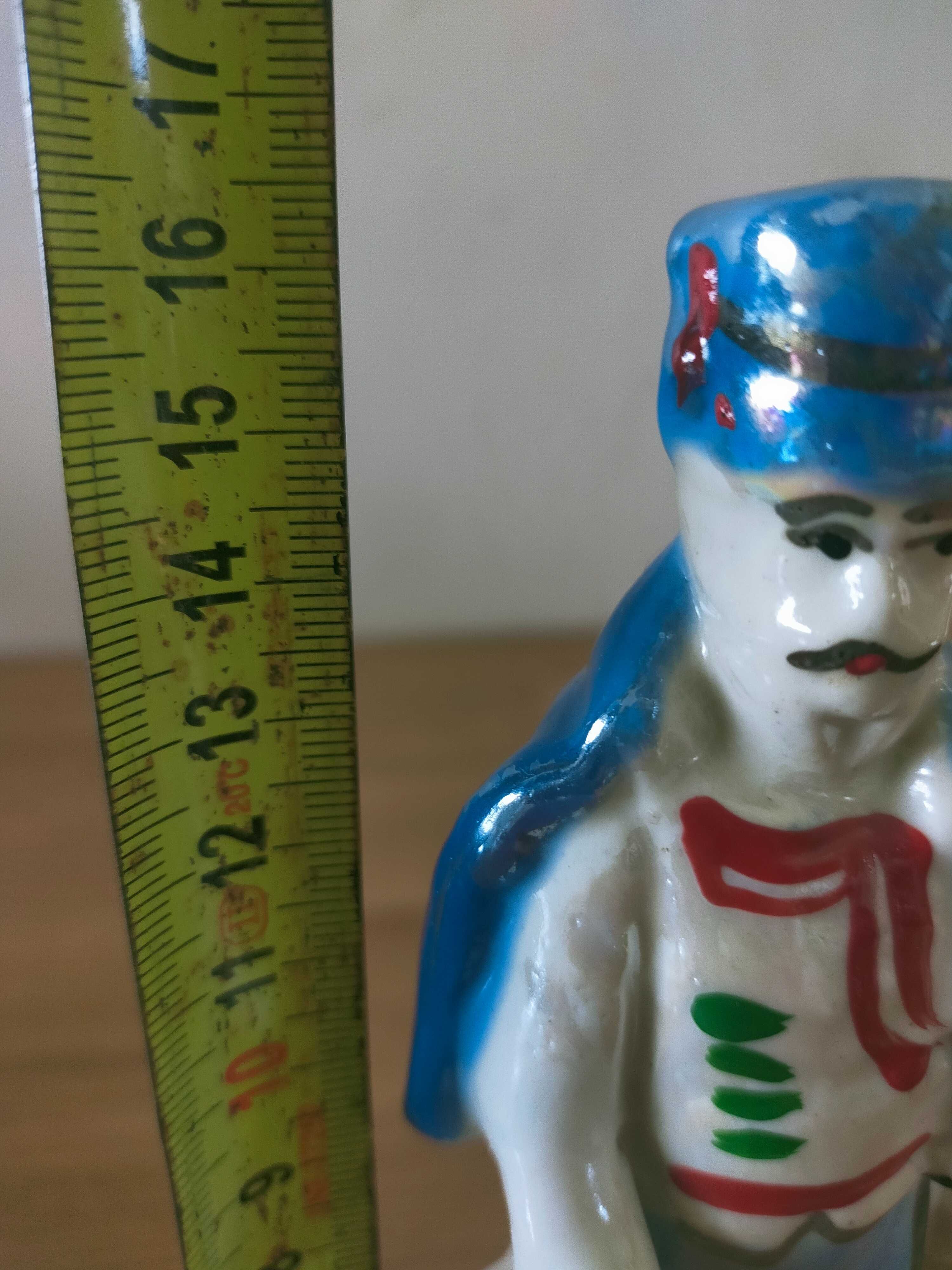 figurka zołnierza z porcelany
