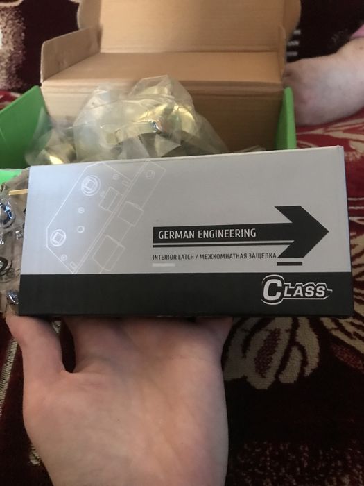 Продам 2 пари нових ручок для дверей