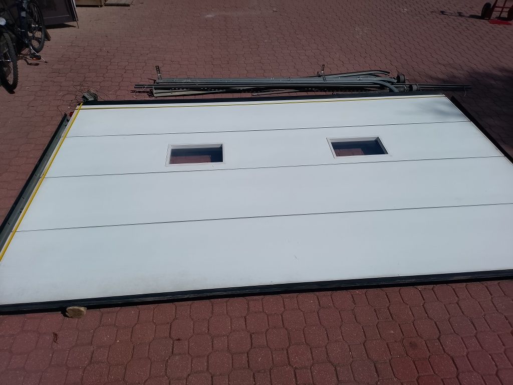 Brama garażowa segmentowa 400x242