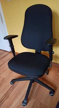ergonomiczny fotel obrotowy