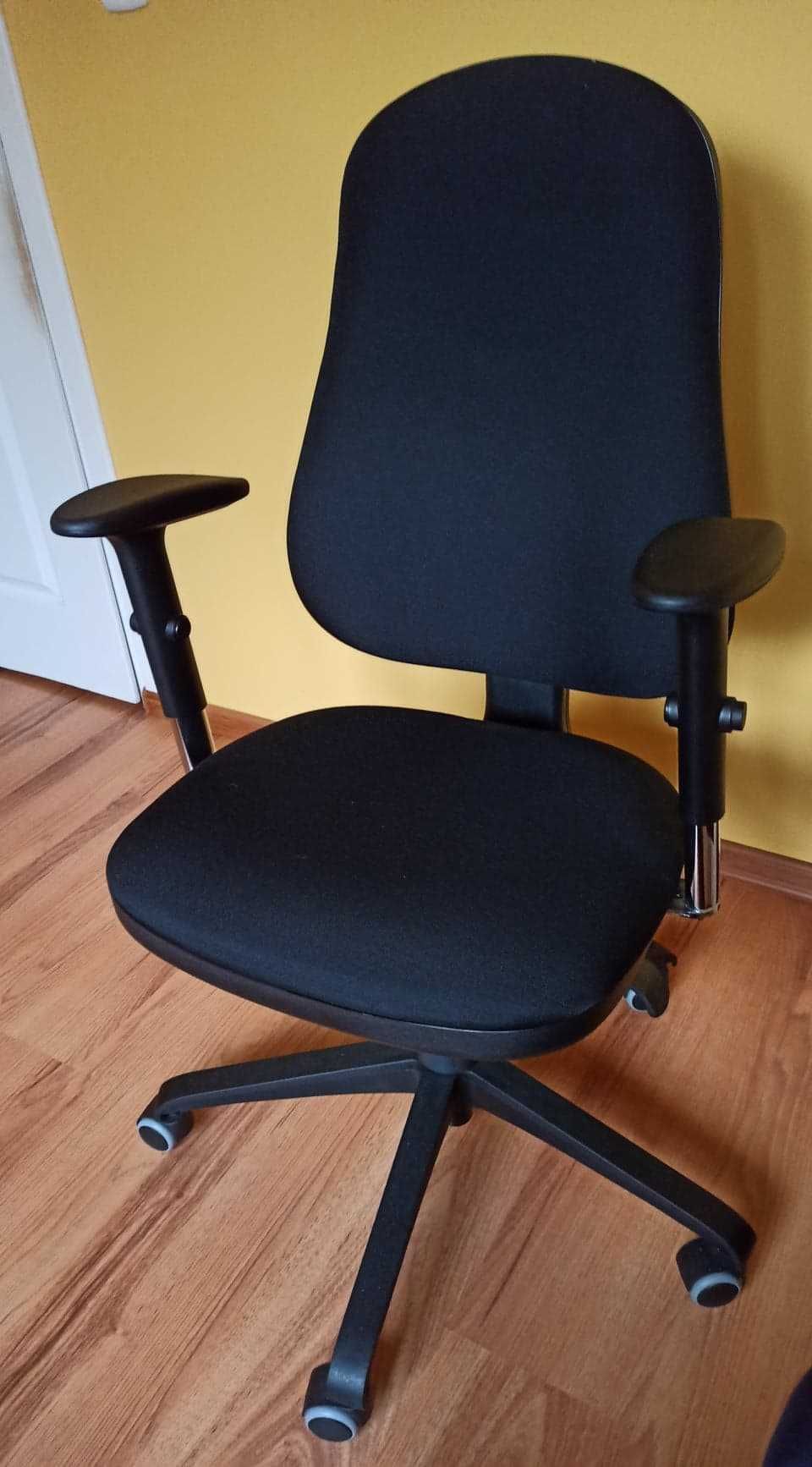 ergonomiczny fotel obrotowy