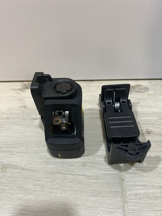 Лінійний лазарний рівень DeWALT DW087