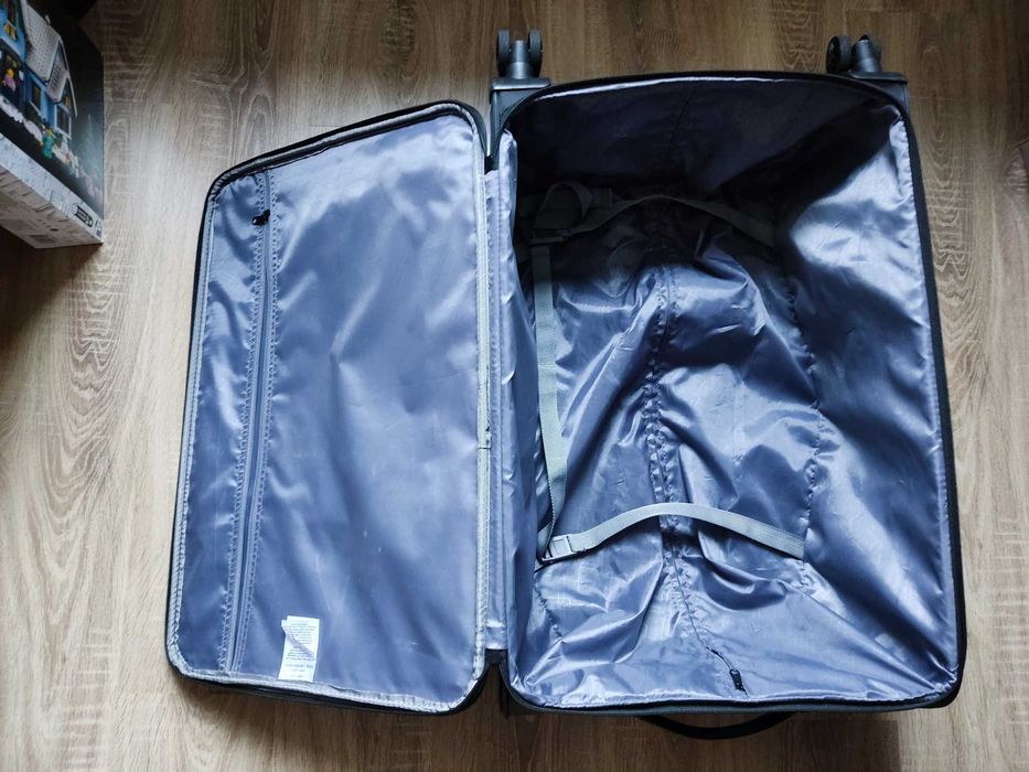 Walizka podróżna na 4 kółkach WGR 652